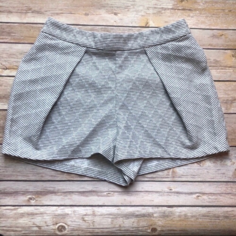 BCBGeneration Size 0 Diamond Striped Casual Shorts - Picture 1 of 5